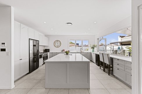 6 Dotterel Drive, Burleigh Waters QLD 4220