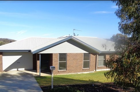 6 Eberlin Place, TUMUT NSW 2720