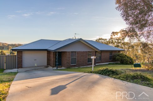 6 Eberlin Place, TUMUT NSW 2720