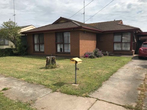 6 Elinand Street, WENDOUREE VIC 3355