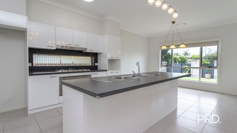 6 Empire Cct, Penrith