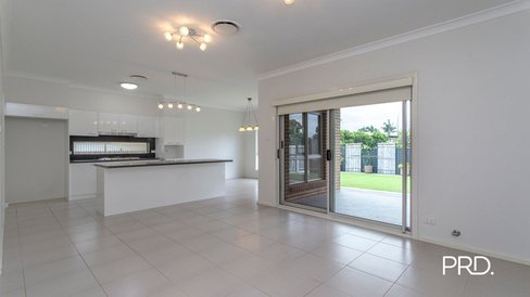 6 Empire Cct, Penrith