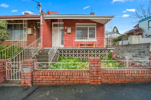 6 Flinders Lane, SANDY BAY TAS 7005