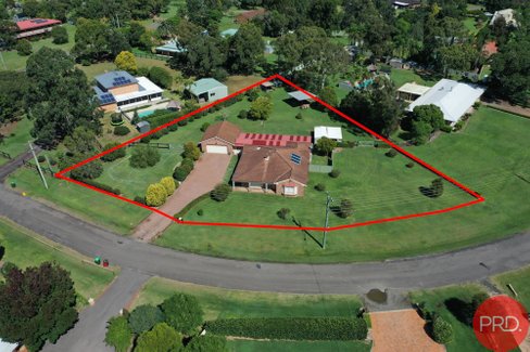 6 Freeman Drive, LOCHINVAR NSW 2321