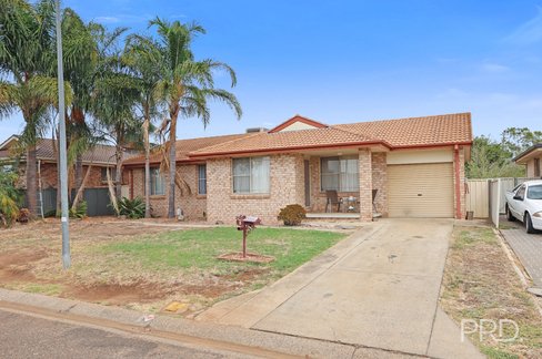 6 Giles Place, TAMWORTH NSW 2340