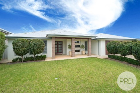 6 Greenway Street, LLOYD NSW 2650