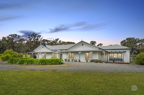 6 Hamilton Court, HEATHCOTE VIC 3523