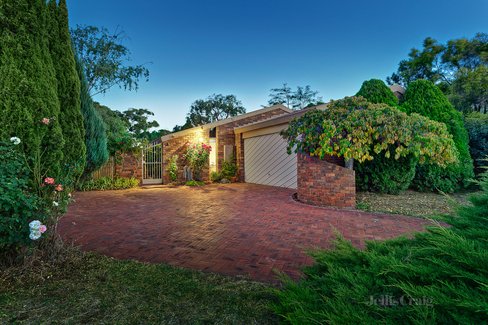 6 Happy Valley Court Doncaster East 3109