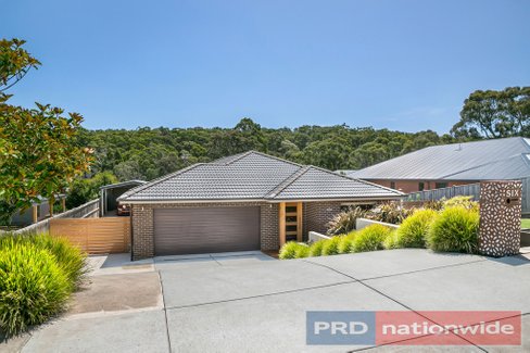 6 Heron Ridge, BROWN HILL VIC 3350