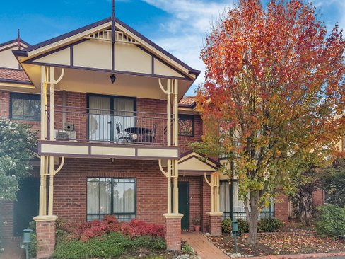 6 Illowra Walk  Blackburn South 3130