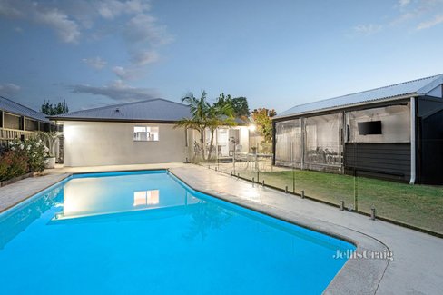 6 Jennifer Avenue Parkdale 3195