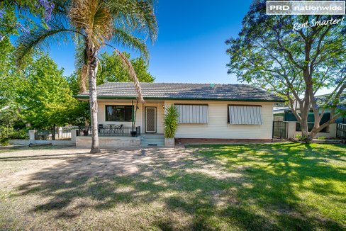 6 John Street, KOORINGAL NSW 2650