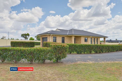 6 John Stuart Close, TAMWORTH NSW 2340