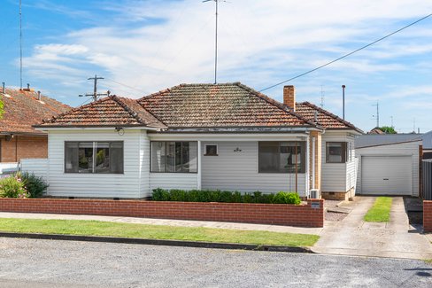 6 Kent Street Sebastopol 3356