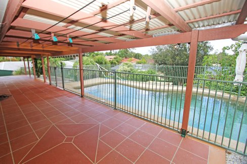 6 Kittani Crescent, ASHMORE QLD 4214