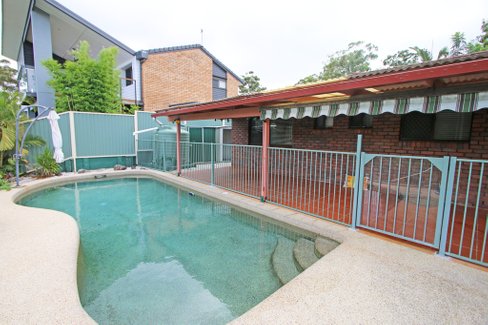 6 Kittani Crescent, ASHMORE QLD 4214