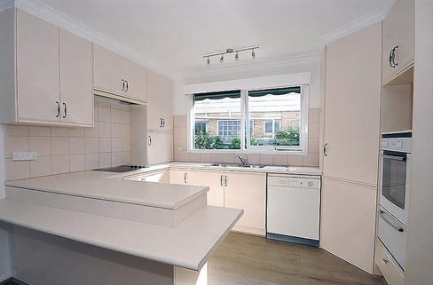 6 Knights Drive Glen Waverley 3150