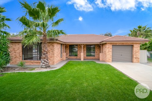 6 Kobi Place, GLENFIELD PARK NSW 2650