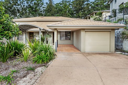 6 Lamandra Crescent, NELSON BAY NSW 2315