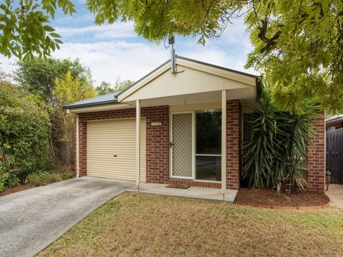 6 Lancaster Road Mooroolbark 3138