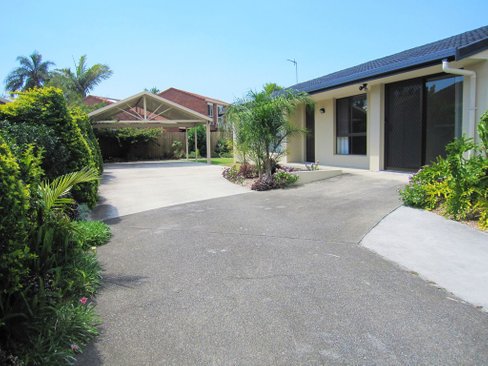 6 Limkin Street, BURLEIGH WATERS QLD 4220