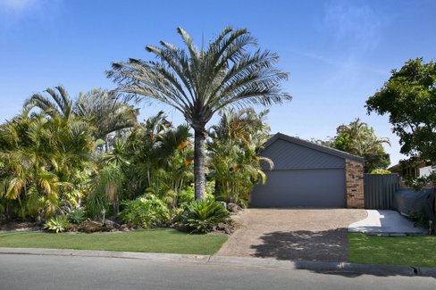 6 Magnetic Street, Mermaid Waters QLD 4218