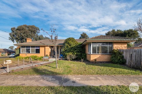6 Mawarra Drive, DELACOMBE VIC 3356