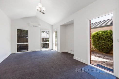 6 McGuire Crescent Williamstown 3016