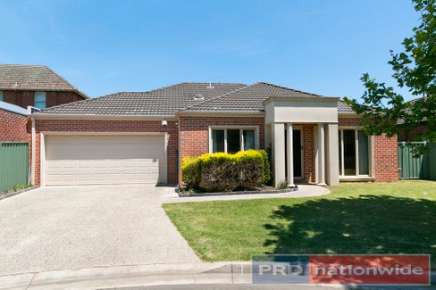 6 McPhie Court, LAKE GARDENS VIC 3355