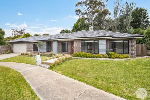 6 Moniell Close, BROWN HILL VIC 3350