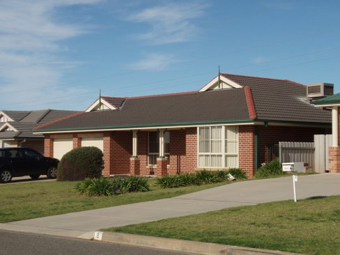 6 Paldi Crescent, GLENFIELD PARK NSW 2650