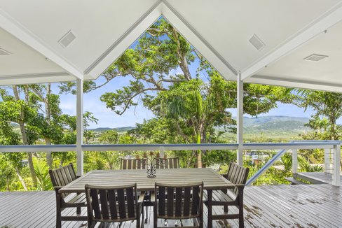 6 Panoramic Court, CANNONVALE QLD 4802