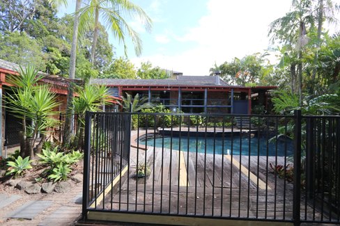 6 Patura Drive, ASHMORE QLD 4214