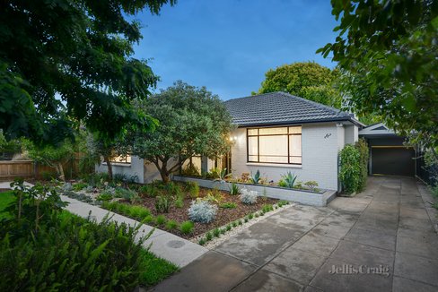 6 Rae Street Bentleigh East 3165