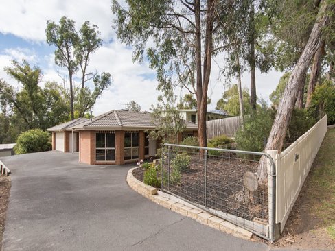 6 Russell Street Mount Evelyn 3796