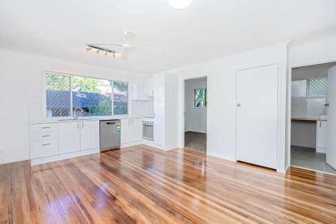 6 Shillito Street, SOUTHPORT QLD 4215