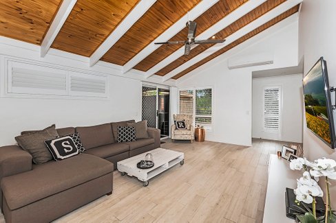 6 St Andrews Glade, ROBINA QLD 4226