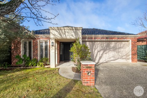 6 St Michaels Place, LAKE GARDENS VIC 3355
