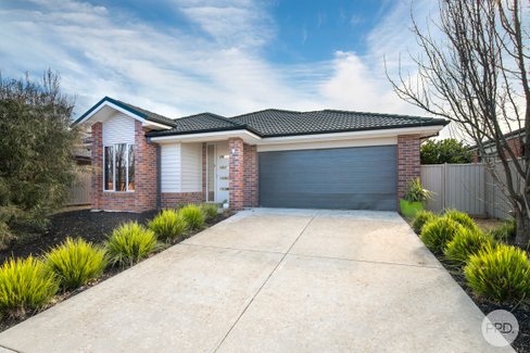 6 Stella Drive, DELACOMBE VIC 3356