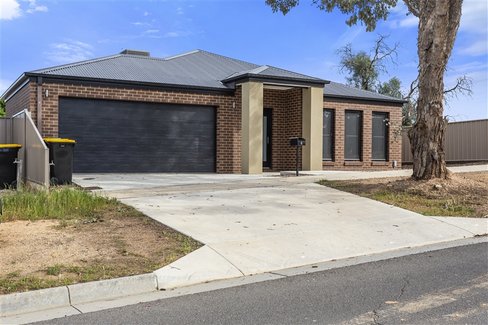 6 Stoneham Street, GOLDEN SQUARE VIC 3555