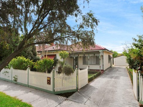 6 SUNSHINE Street Pascoe Vale 3044