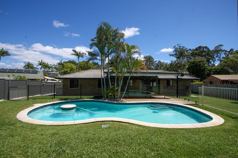 6 Tumbarumba Avenue, ASHMORE QLD 4214