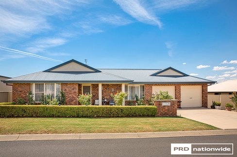 6 Warburton Drive, TAMWORTH NSW 2340