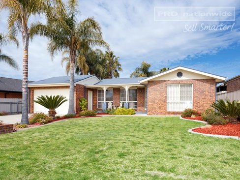 6 Womboin Crescent, GLENFIELD PARK NSW 2650
