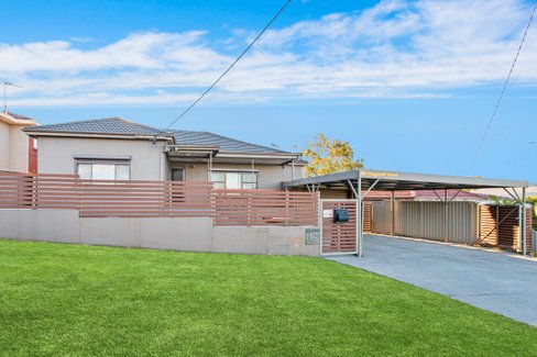 60 Flagstaff Rd, WARRAWONG NSW 2502