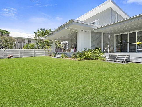 60 Michel Drive, CURRUMBIN WATERS QLD 4223