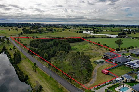 60 Redgum Circuit, ABERGLASSLYN NSW 2320