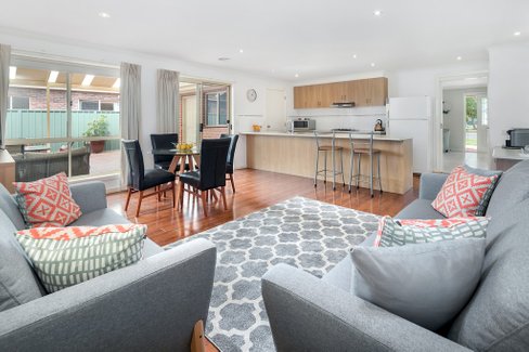 60 Stirling Drive, LAKE GARDENS VIC 3355