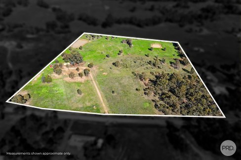 60 Swanwater Drive, LONGLEA VIC 3551