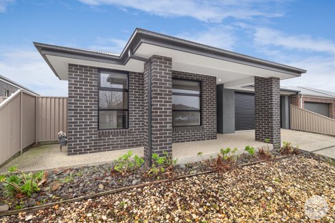 60 Willoby Drive, ALFREDTON VIC 3350